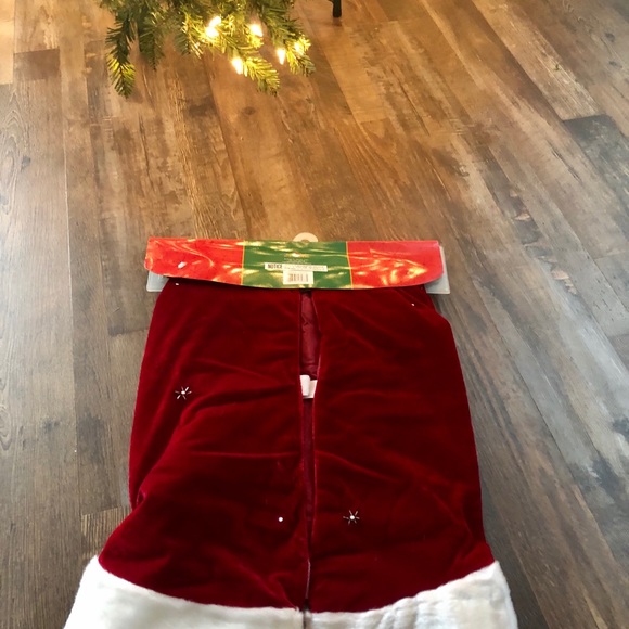 Kurt S Adler 48” holiday tree skirt - Picture 5 of 5
